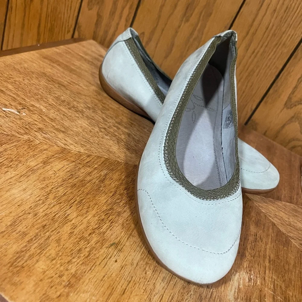 Patagonia" Light Blue Suede Slip-On Flats - Picture 10 of 11